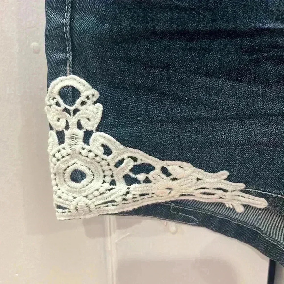 Girls Silver Jeans Co. blue Jean shorts size 16. NWT. - Picture 6 of 10